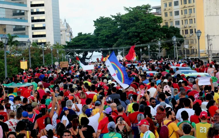 Imagem da notícia: Estudantes e trabalhadores da cultura preparam últimos atos por Lula no Recife
