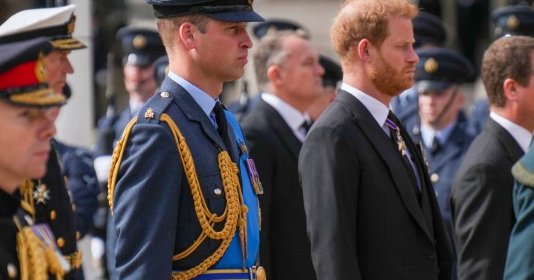 Imagem da notícia: Apelo público de Harry por reconciliação incomoda rei Charles e príncipe William