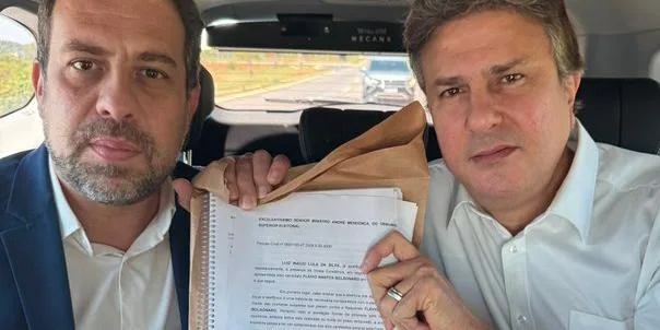 Imagem da notícia: Boulos e Camilo Santana protocolam ação no TSE sobre contas de Flávio Bolsonaro