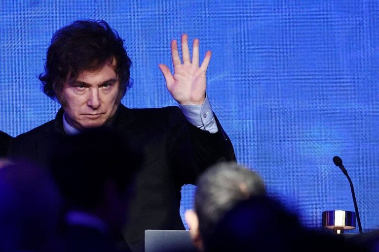 Imagem da notícia: Milei retoma ataques a Lula em plena reta final da eleição presidencial no Brasil