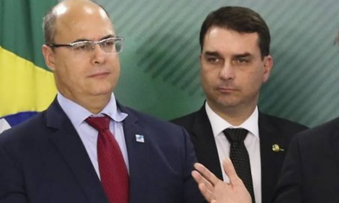 Imagem da notícia: Reportagem aponta influência de Flávio Bolsonaro em hospitais federais desde 2019
