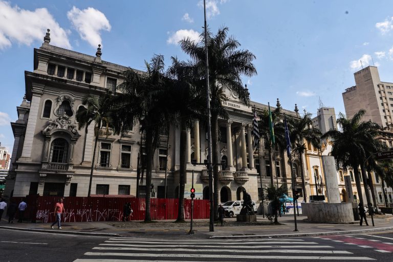 Imagem da notícia: Manifesto pela democracia reúne mais de 600 assinaturas e terá ato na USP